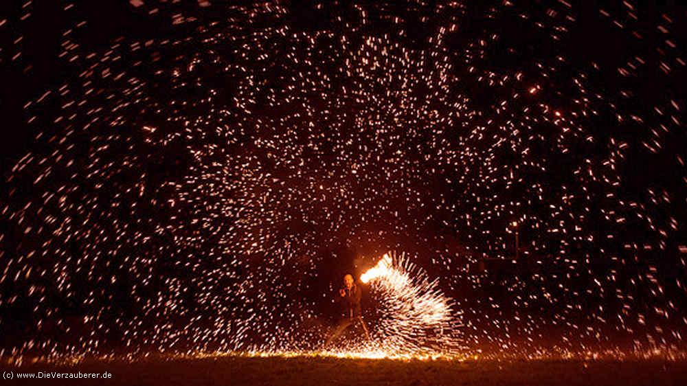 Feuershow Brandenburg mit großen Flammenffekten