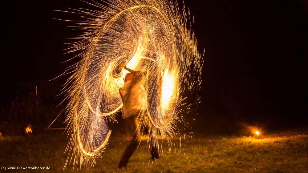 Feuerartistik Dresden - Showact für Firmenfeier & Familienfest