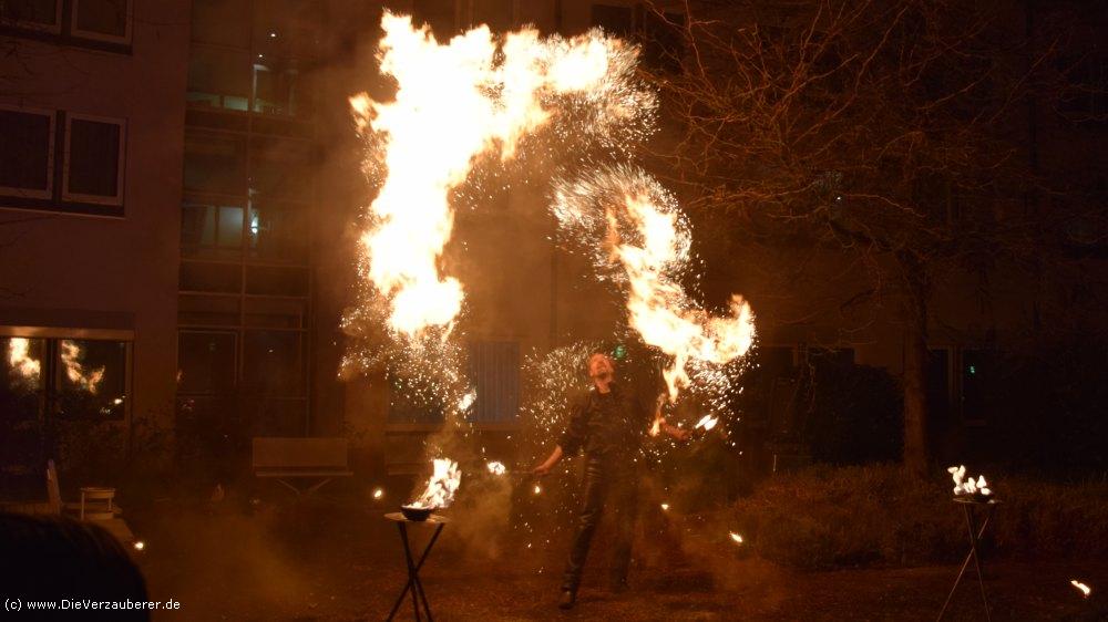 Feuerartistik Dresden - Showact für Firmenfeier & Familienfest