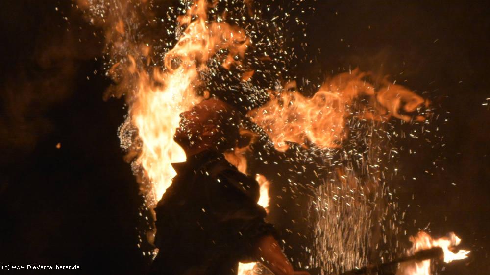Feuerartistik Dresden - Showact für Firmenfeier & Familienfest