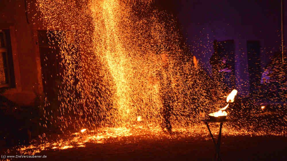 Feuerjongleur Chemnitz Feuerkünstler Feuerschlucker