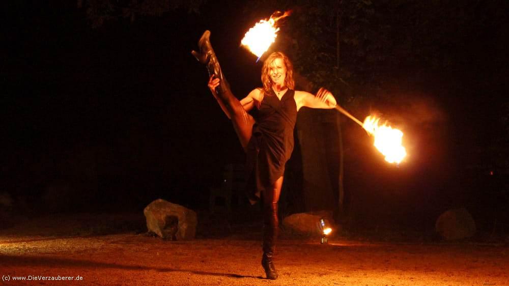 Professionelle Feuershow als Showeinlage für Firmenfeier