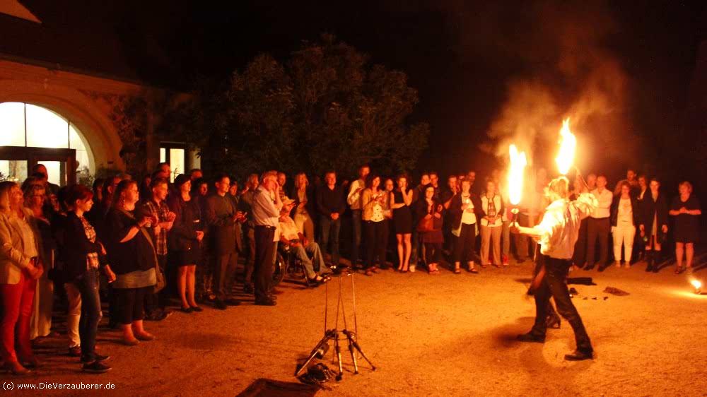 Professionelle Feuershow als Showeinlage für Firmenfeier