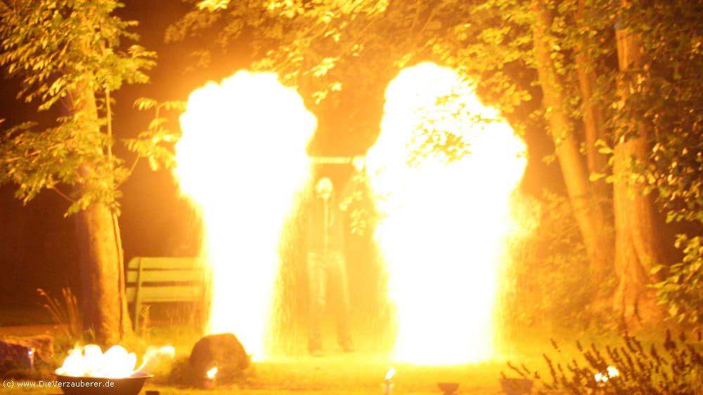 #Feuershow Braunschweig | Feuertanz Feuerkünstler Lichtshow