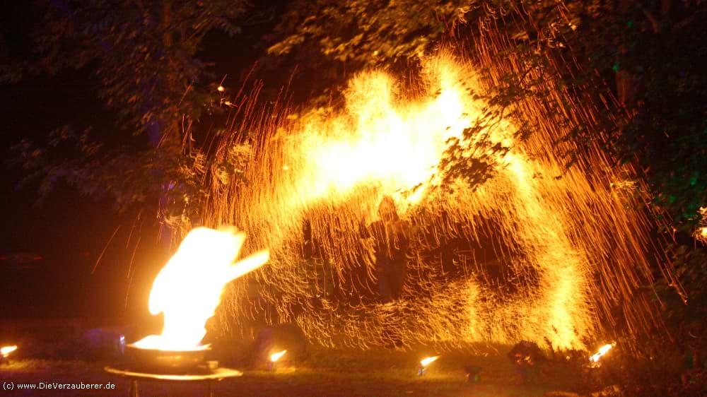 Feuershow Braunschweig mit Mega Flammen