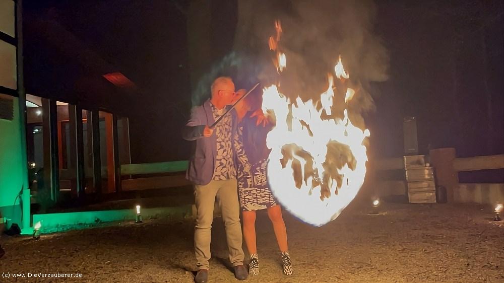 Wunderschöne Geburtstagsshow, Mega Flammen & brennendes Herz