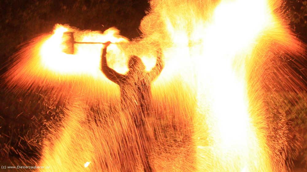 Feuerspucker auch als Hochzeitsshow und Hochzeitsgeschenk