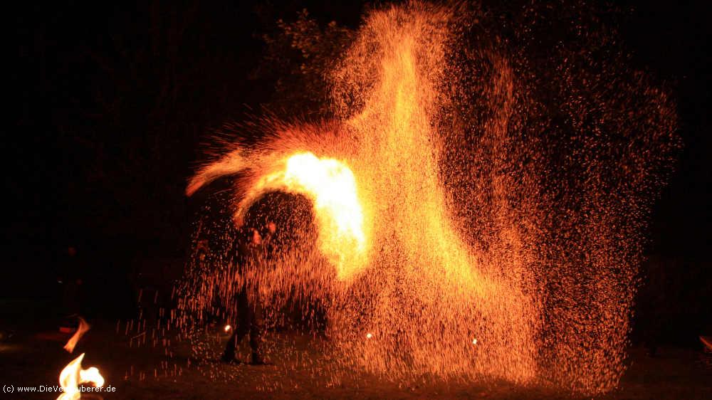 Feuershow Grimma mit Mega Flammenffekten