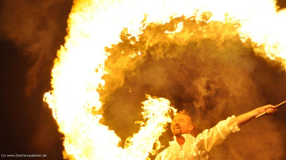 Feuerkünstler Lichtshow als Showact Ihrer Veranstaltung