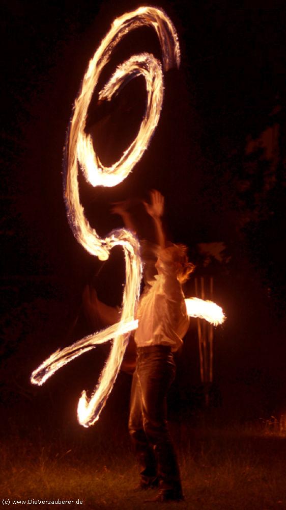Feuerjongleur Leuchtshow als Rahmenprogramm Idee