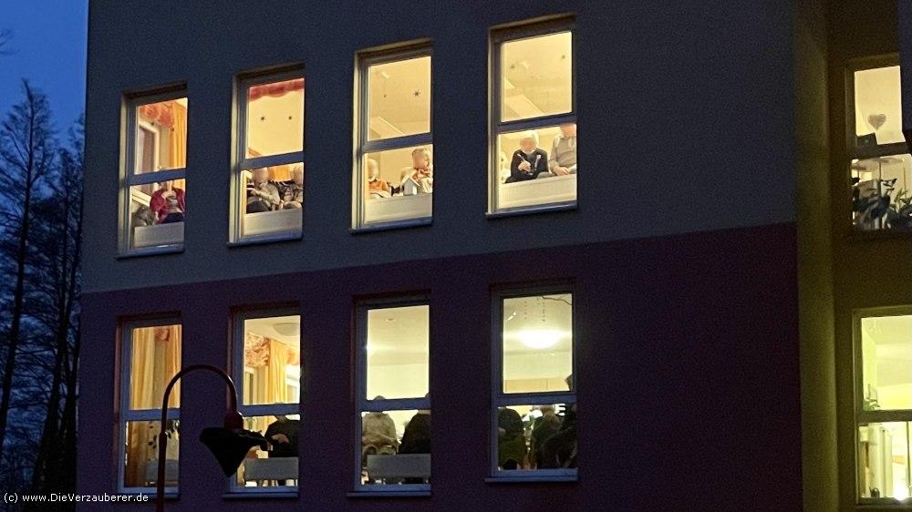 Spektakuläre & lustige Feuershow Guben vor Seniorenheim