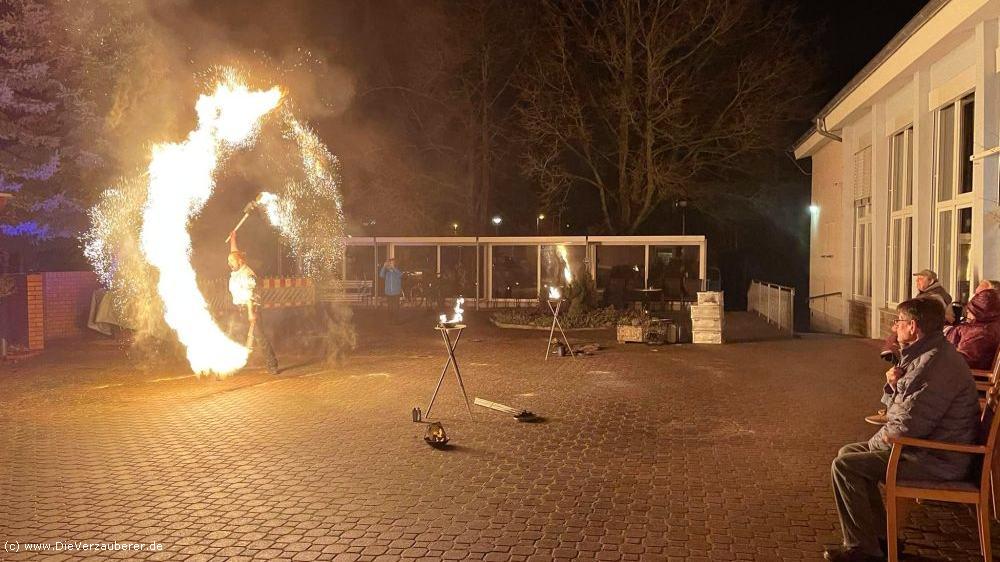 Feuerschlucker Lausitz mit Riesen-Flammen
