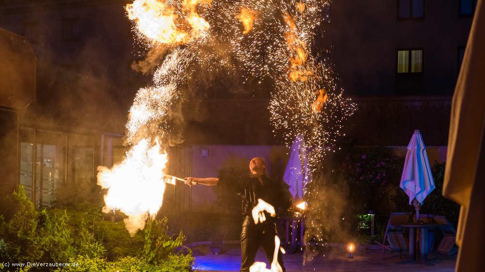Hochzeitsshow Leuchtshow Feuerkünstler Feuerschlucker Feuerspiel