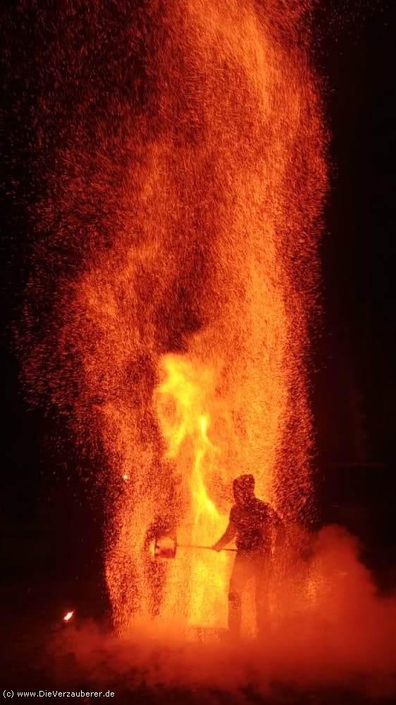 Feuereffekte mit bis zum 8 Meter hohen Flammen