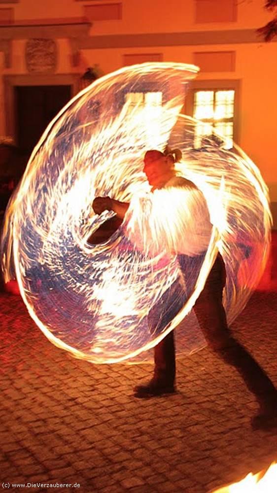 Feuerschlucker Machern mit Feuerjonglage & Feuertanz