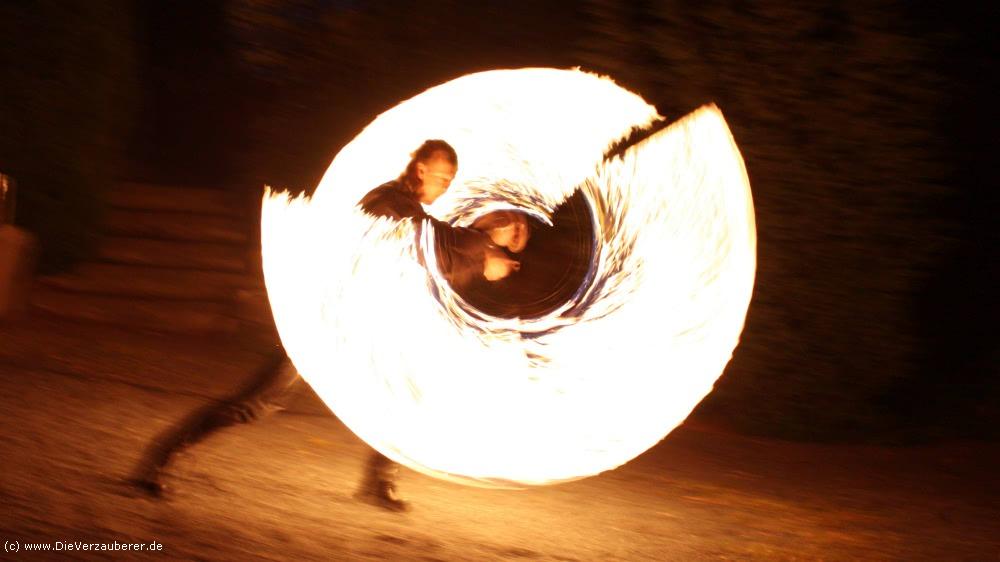 Feuershow München mit Feuerjonglage & Feuertanz