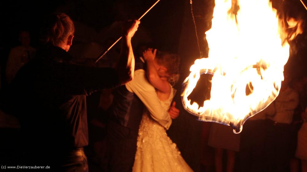 Romantische Hochzeitsshow & brennendes Herz