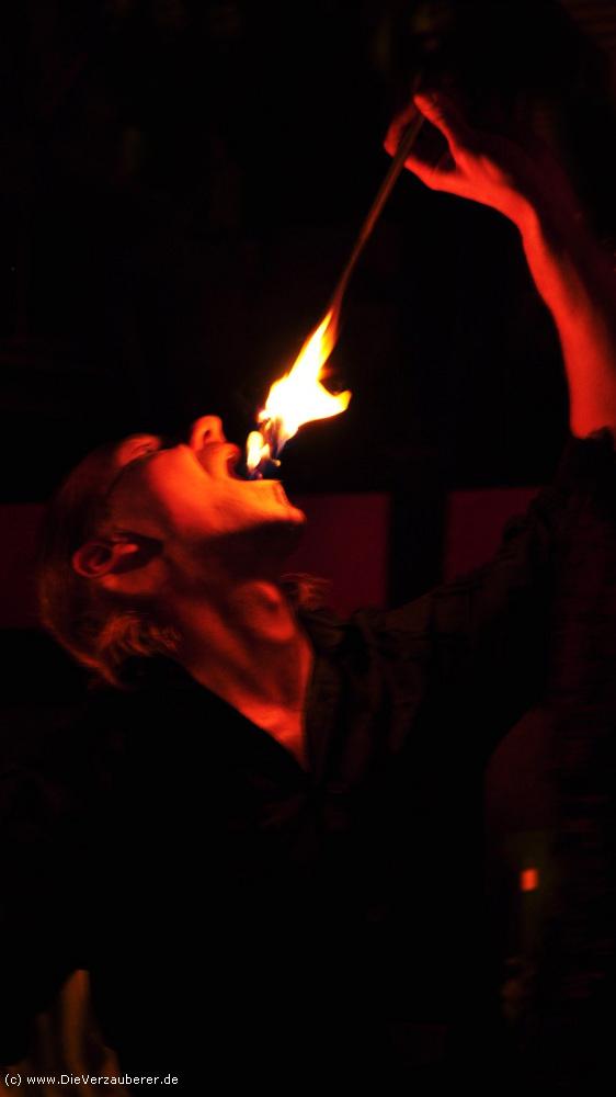 Feuerkünstler Leuchtshow als Showeinlage Idee