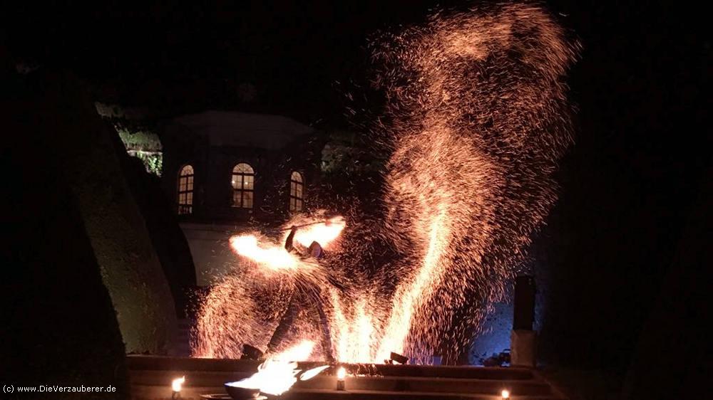 Hochzeitsfeuershow Schloss Wackerbarth in Radebeul als Geschenk