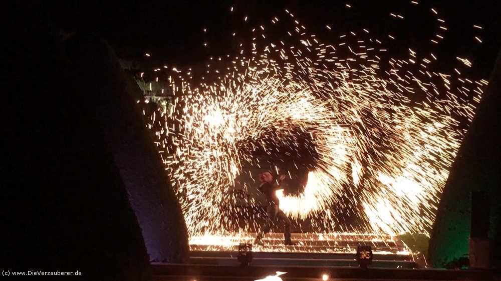 Hochzeitsfeuershow Schloss Wackerbarth in Radebeul als Geschenk