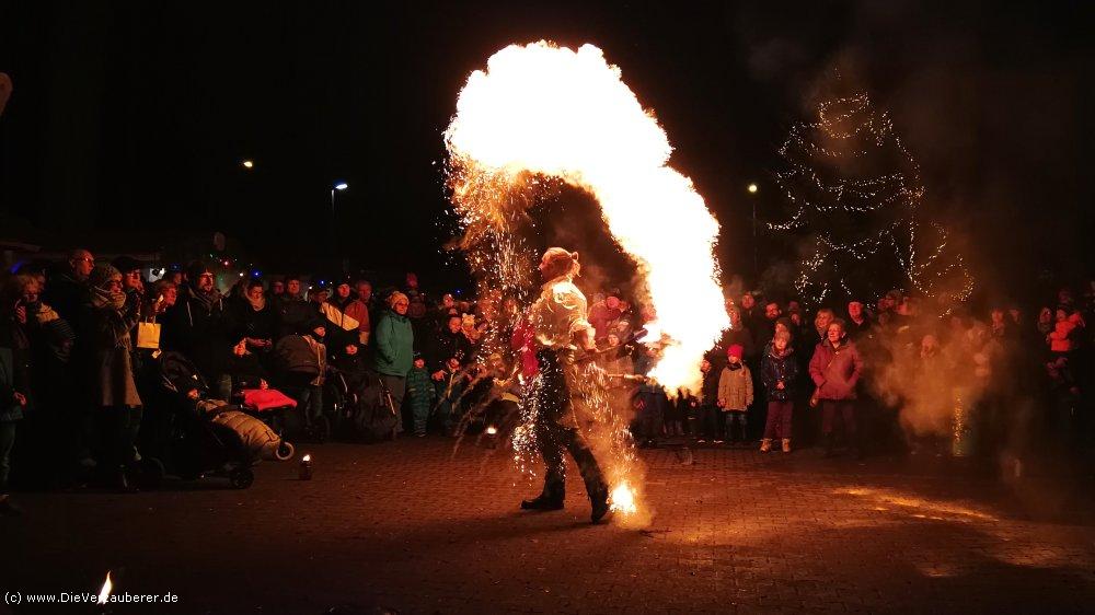 Feuershow in Riesa mit Feuerjonglage Feuerschlucken Feuereffekten