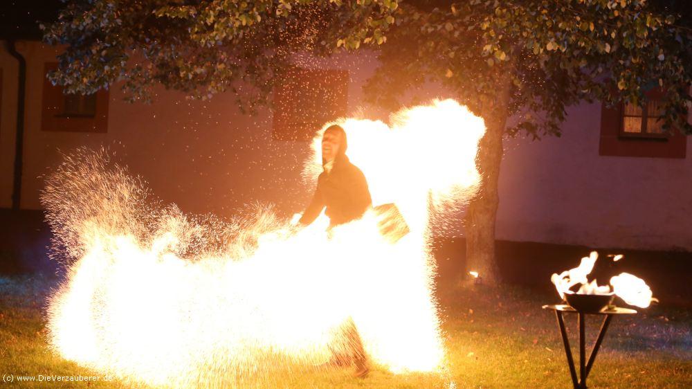 Feuerspucker für Firmenfeier, Hochzeit, Geburtstag