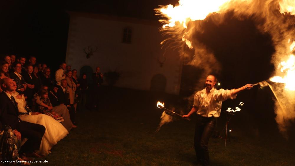 Wunderschöne Hochzeitsfeuershow mit Feuerherz
