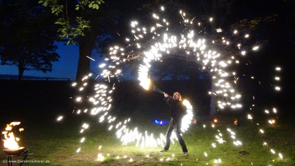 Lichtshow Showeinlage fürs Geburtstagskind & brennendes Herz