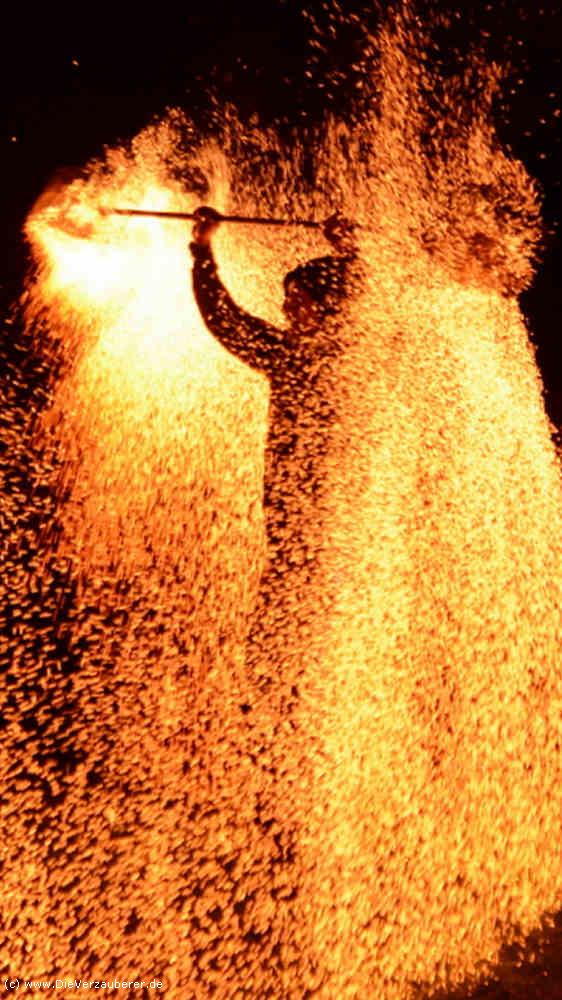 Keine Feuershow ist Größer! Höher! Weiter! BÄÄM! ;-)