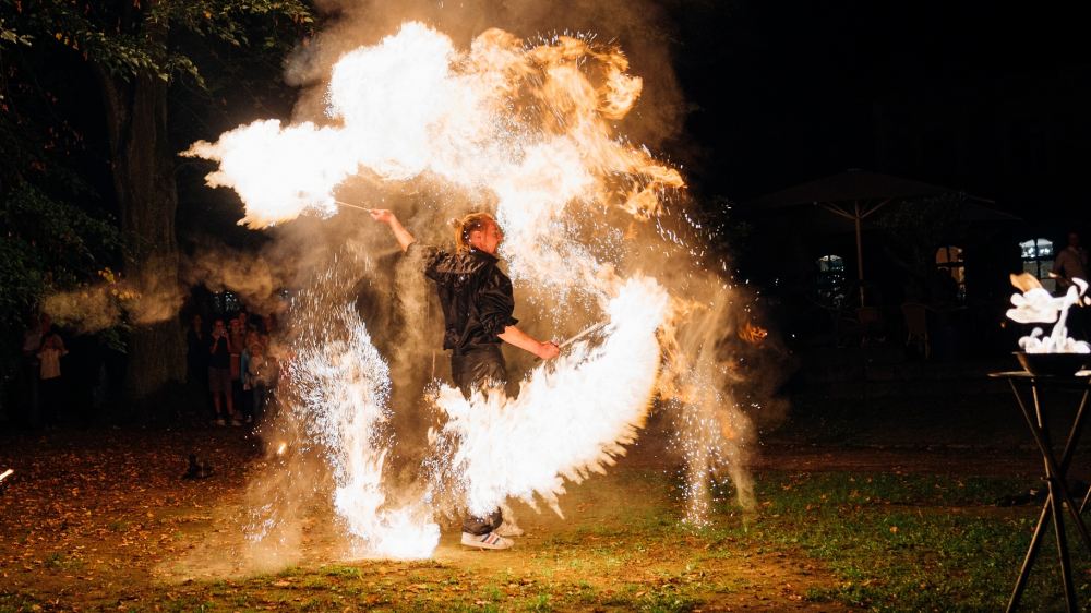 #Feuershow Weimar | Feuerkünstler mit Feuertanz & Lichtshow