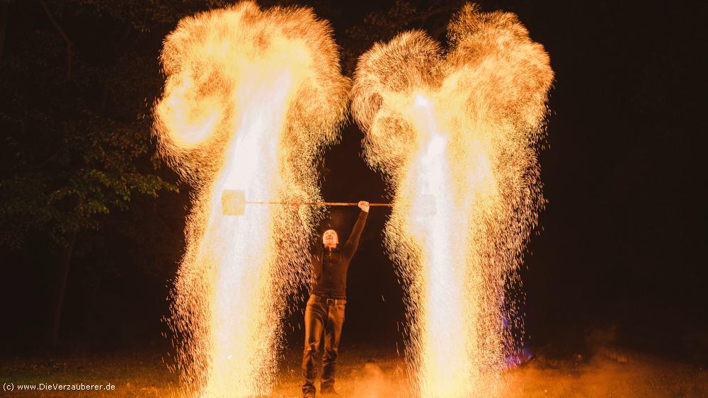 Feuerspucker Zittau mit Mega Flammen als Hochzeitsgeschenk