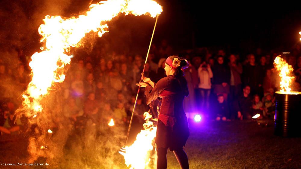 Feuerkünstlerinnen aus Thüringen bezaubern Ihre Veranstaltung