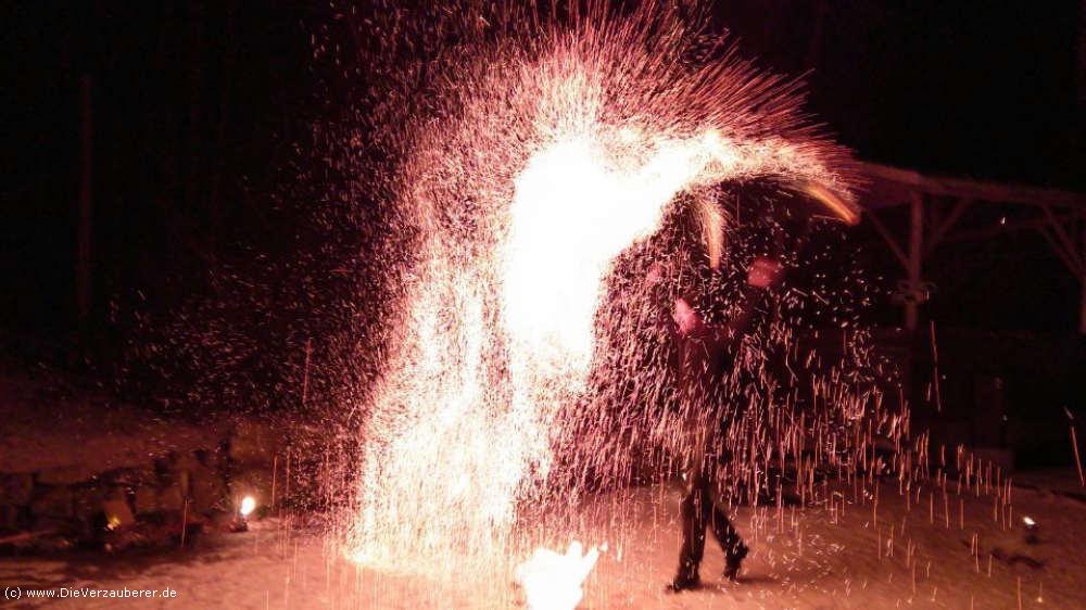 Feuerkünstler als Firmenweihnachtsfeier Höhepunkt