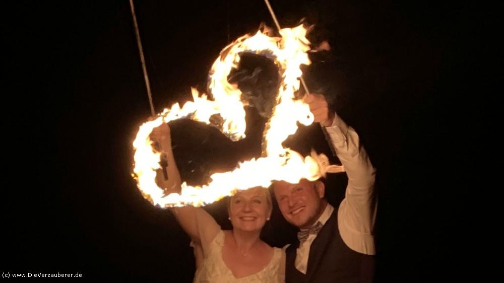 Valentinstag Gedicht und brennendes Herz